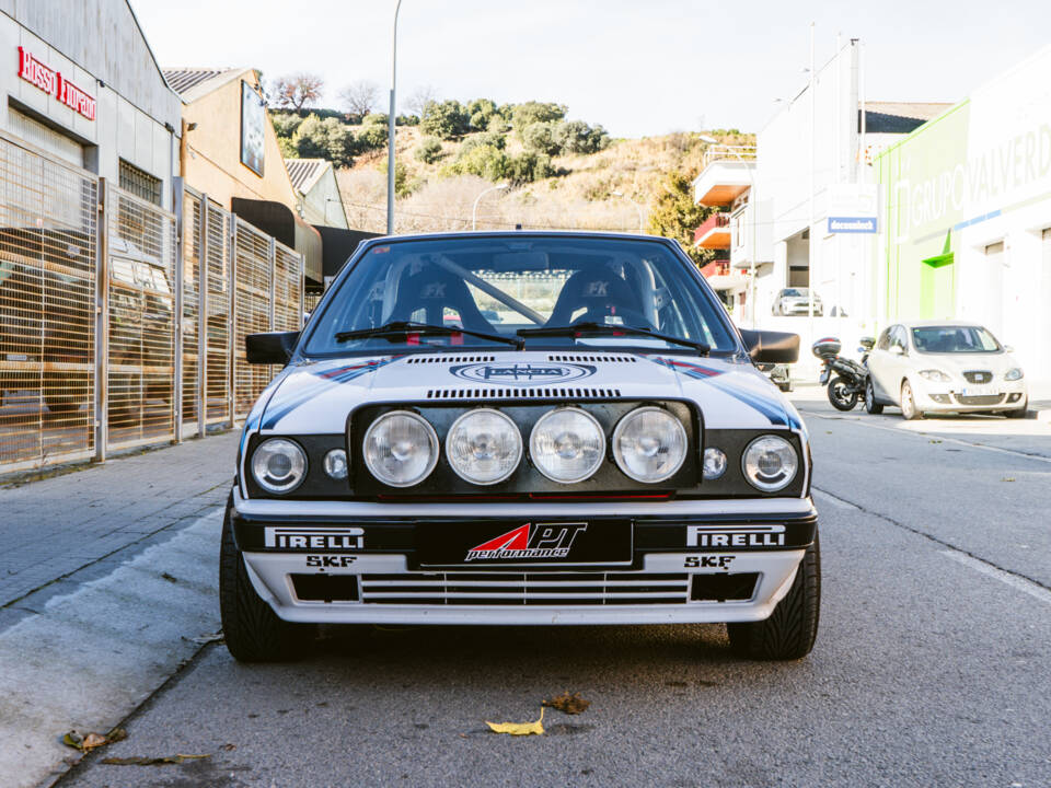 Image 5/26 of Lancia Delta 1.5 LX (1992)