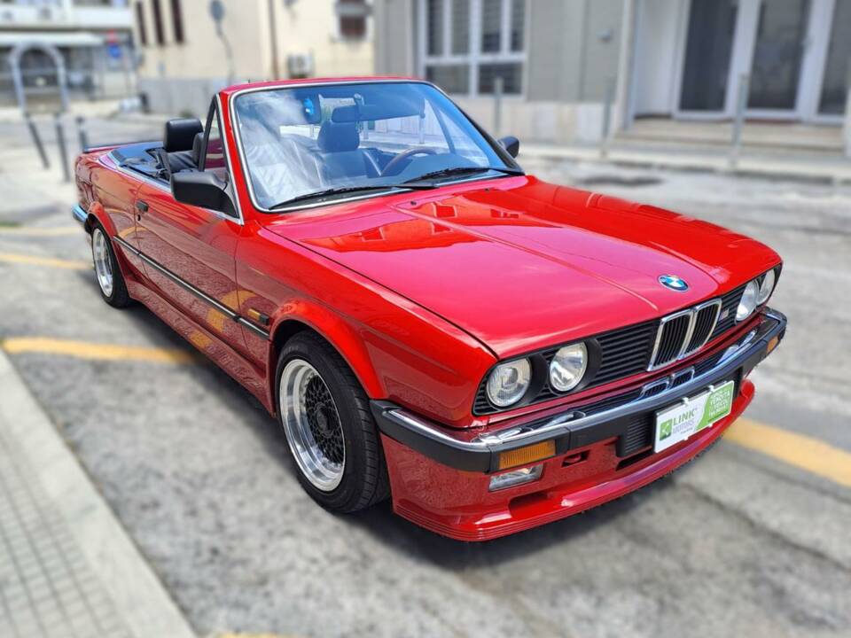 Immagine 11/50 di BMW 320i (1989)