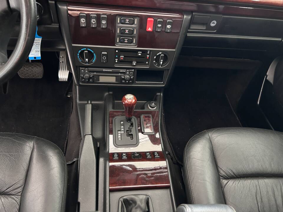 Image 15/28 of Mercedes-Benz G 500 (SWB) (1999)