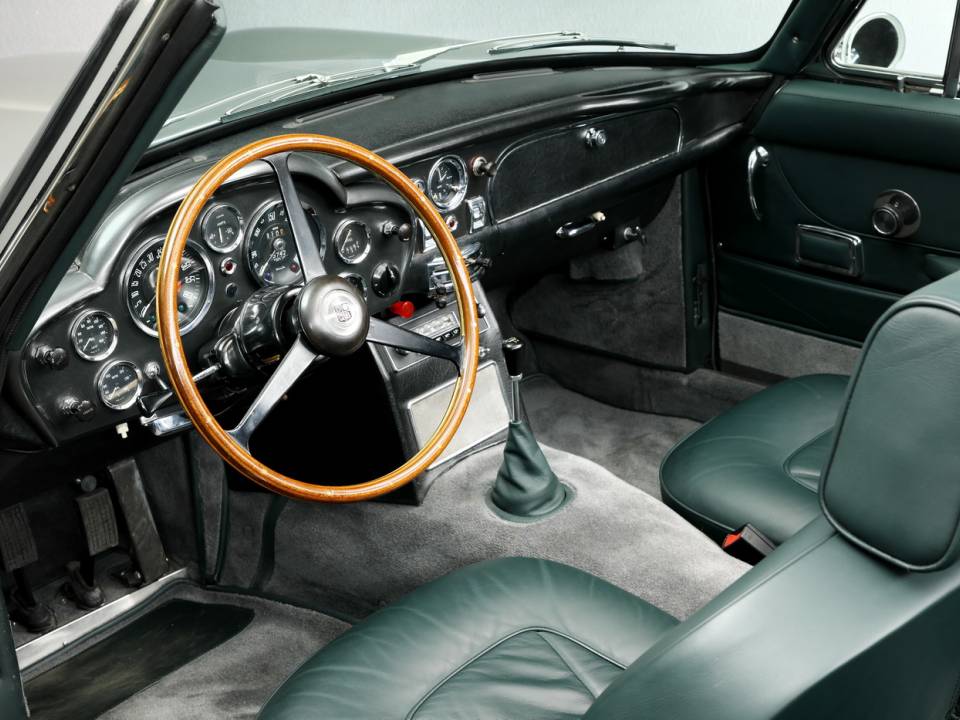 Imagen 15/24 de Aston Martin DB 6 Vantage Volante (1967)