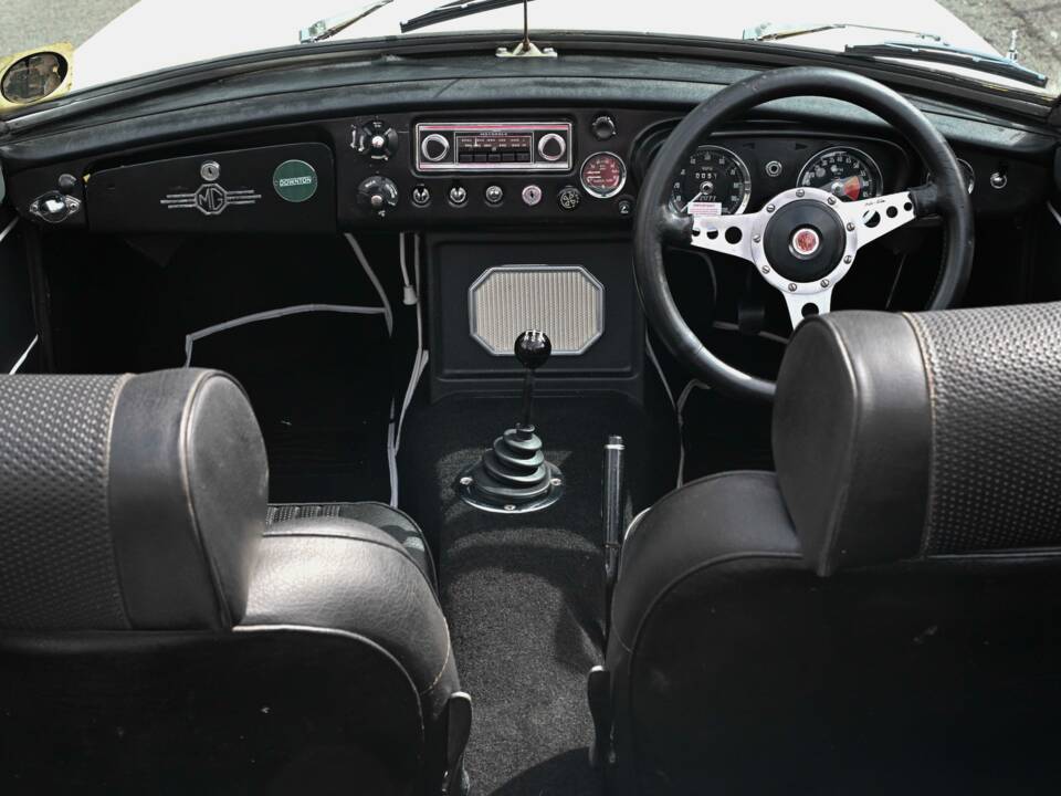 Image 20/50 of MG MGB (1972)