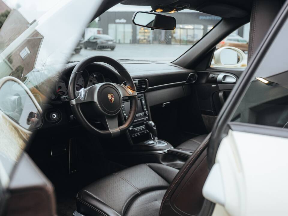 Afbeelding 25/53 van Porsche 911 Carrera S (2010)