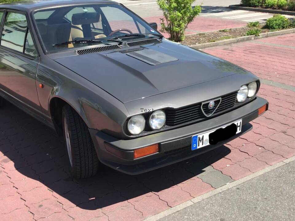 Afbeelding 1/20 van Alfa Romeo GTV 6 2.5 (1981)