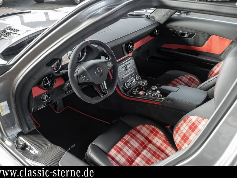 Immagine 13/15 di Mercedes-Benz SLS AMG Black Series (2013)