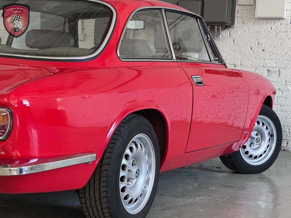 Bild 60/63 von Alfa Romeo Giulia 1300 GT Junior (1973)