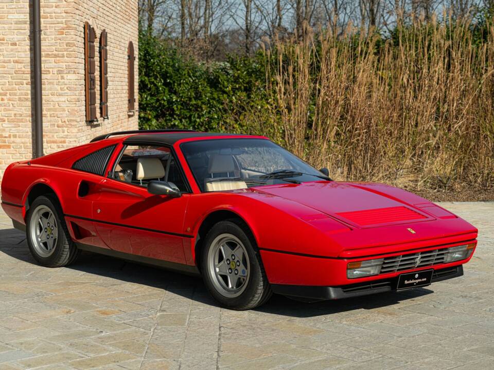 Afbeelding 2/50 van Ferrari 208 GTS Turbo (1986)