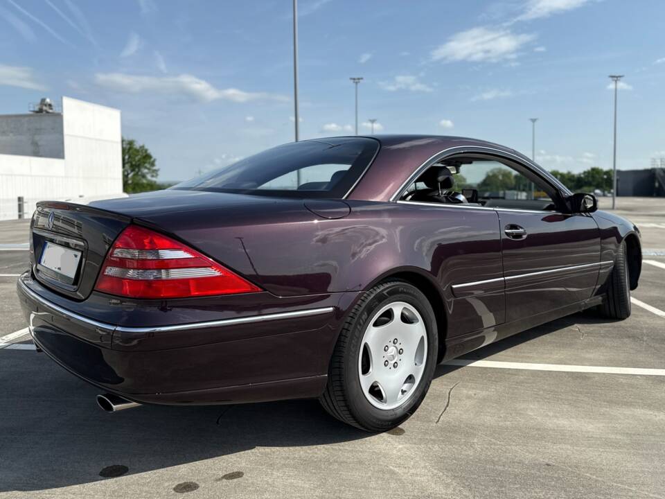Immagine 7/28 di Mercedes-Benz CL 600 (2001)