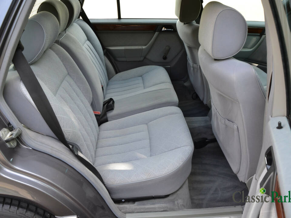 Bild 26/44 von Mercedes-Benz E 280 T (1994)