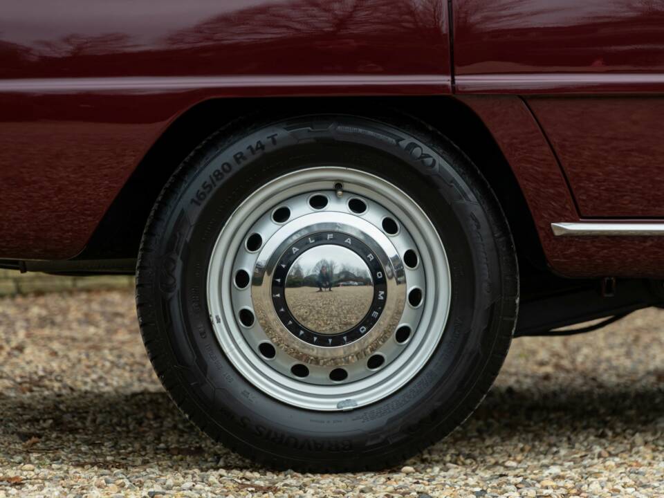 Imagen 48/50 de Alfa Romeo Giulia Nuova Super 1600 (1971)