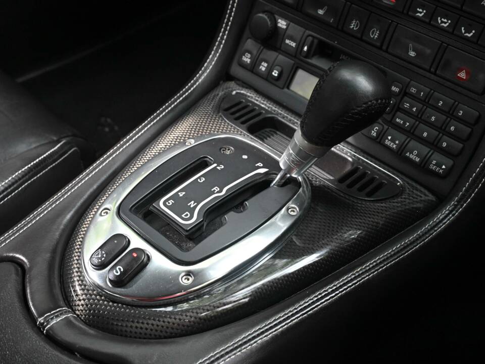 Image 43/50 of Jaguar XKR (2006)