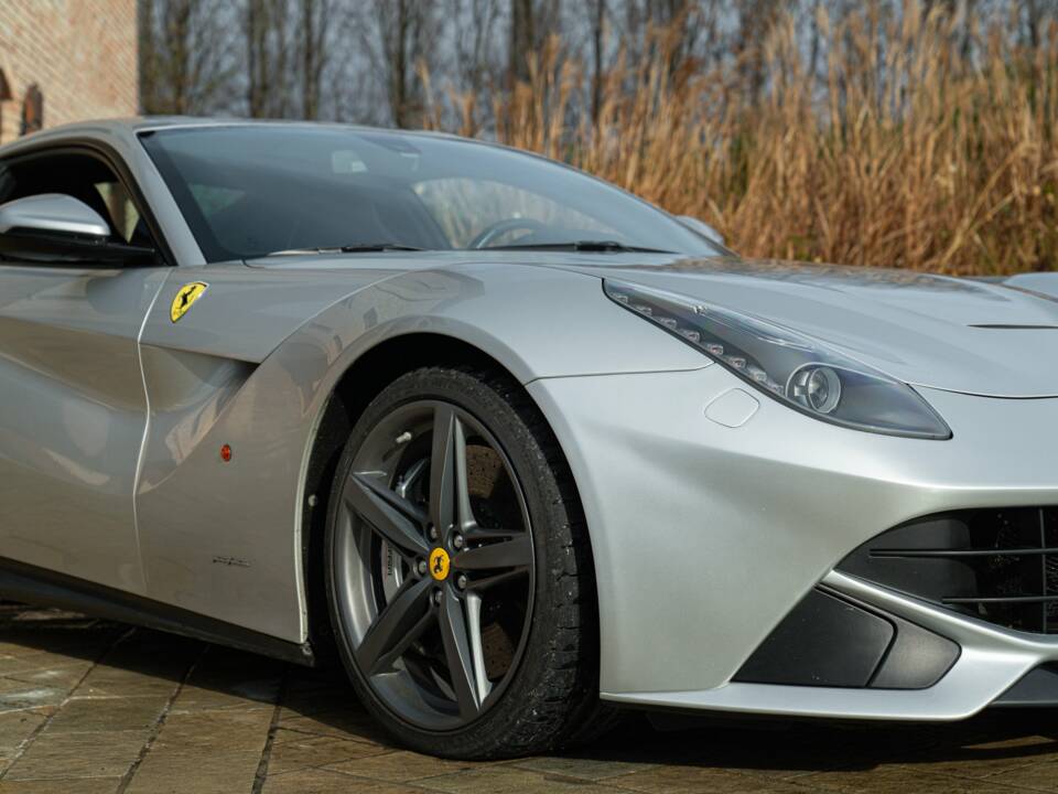 Image 31/50 of Ferrari F12berlinetta (2013)