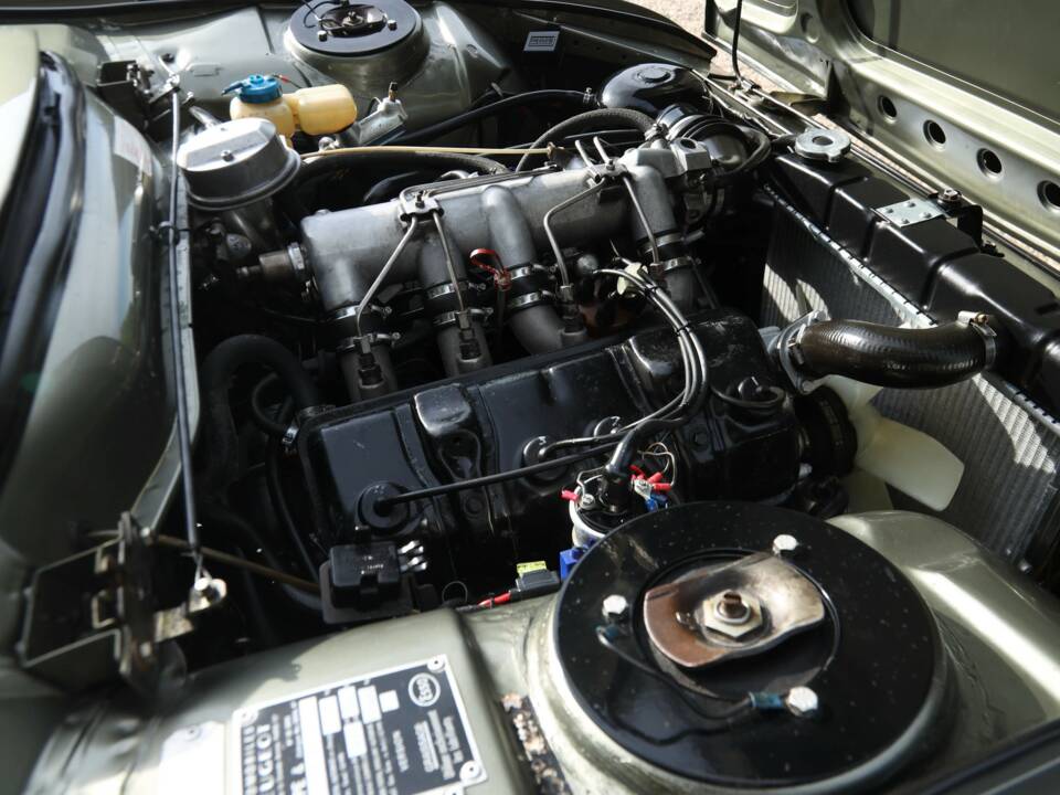 Image 30/50 of Peugeot 504 Convertible (1981)