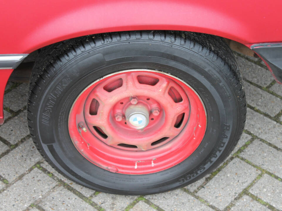 Image 6/30 of BMW 320i (1982)