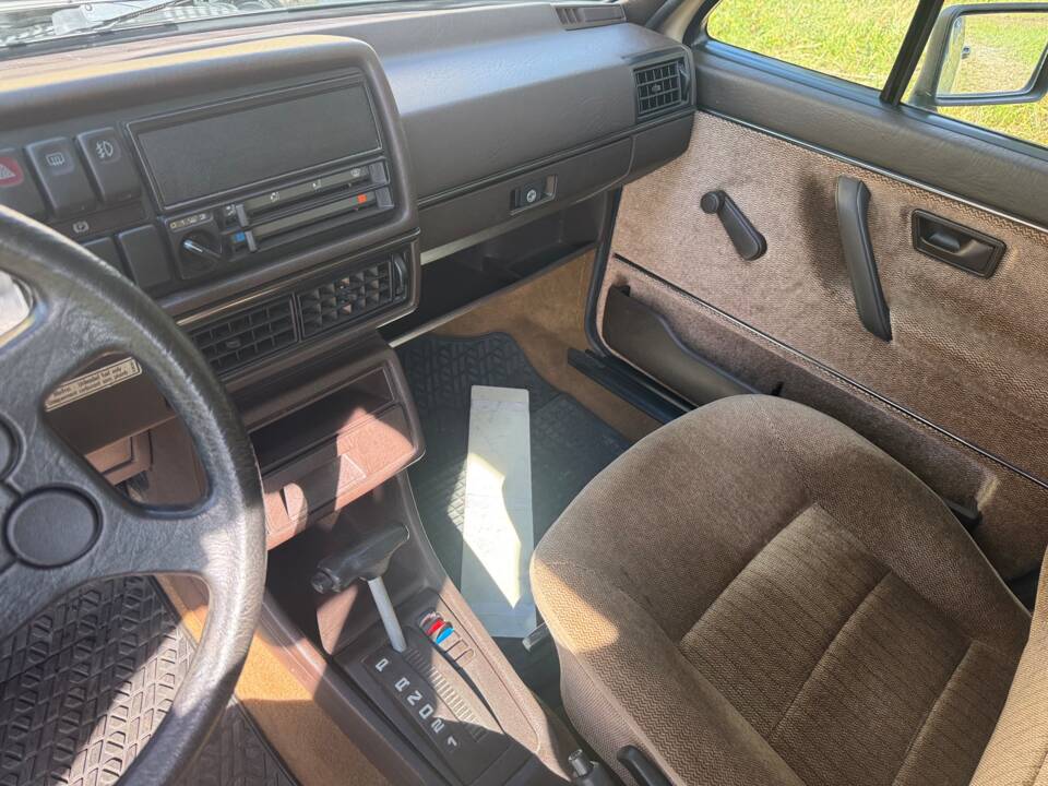 Image 18/32 of Volkswagen Golf Mk II 1.8 (1987)