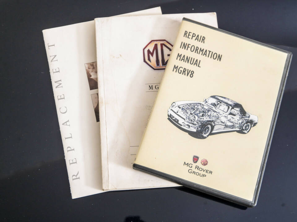 Immagine 42/50 di MG RV8 (1991)