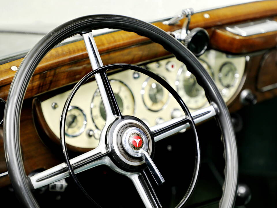 Image 13/21 of Mercedes-Benz 540 K Cabriolet A (1937)