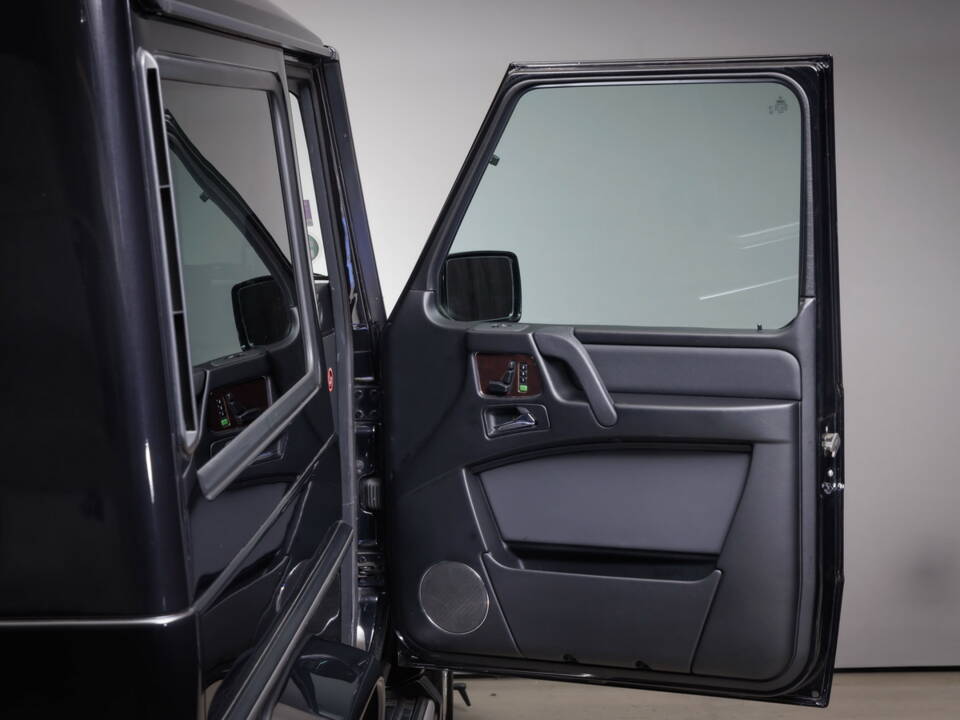 Image 16/32 of Mercedes-Benz G 500 (SWB) (2012)