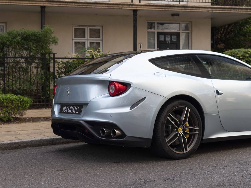 Image 15/32 of Ferrari FF (2015)