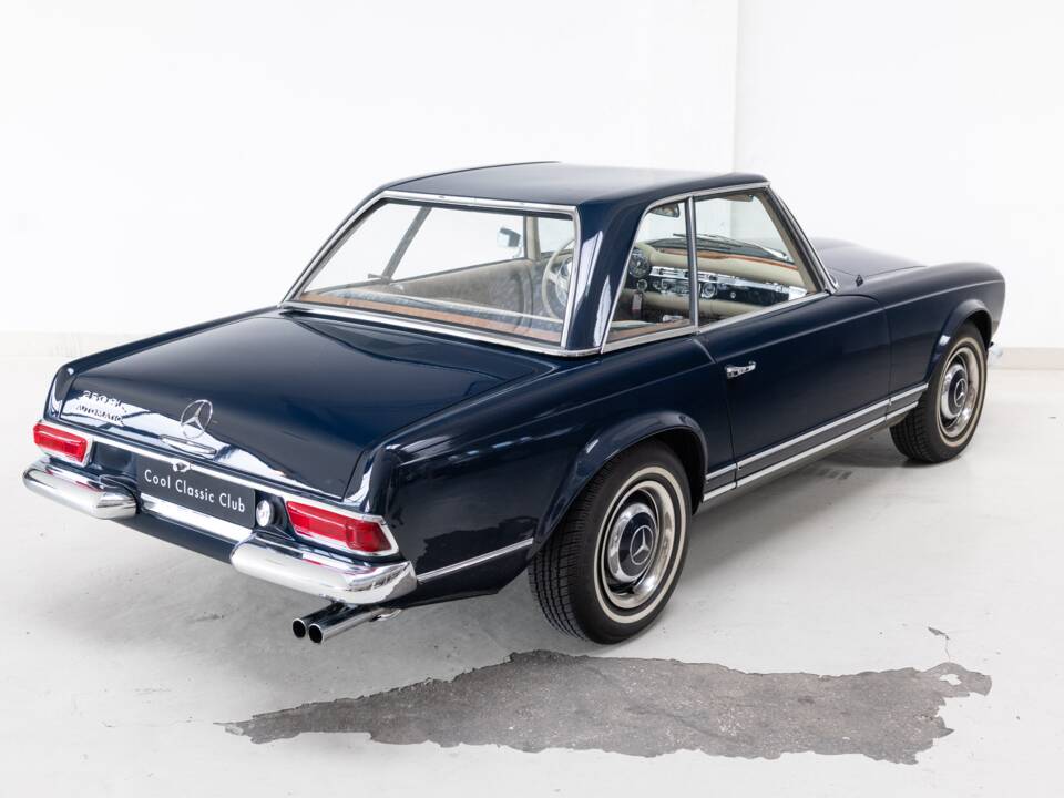 Image 6/40 de Mercedes-Benz 250 SL (1967)