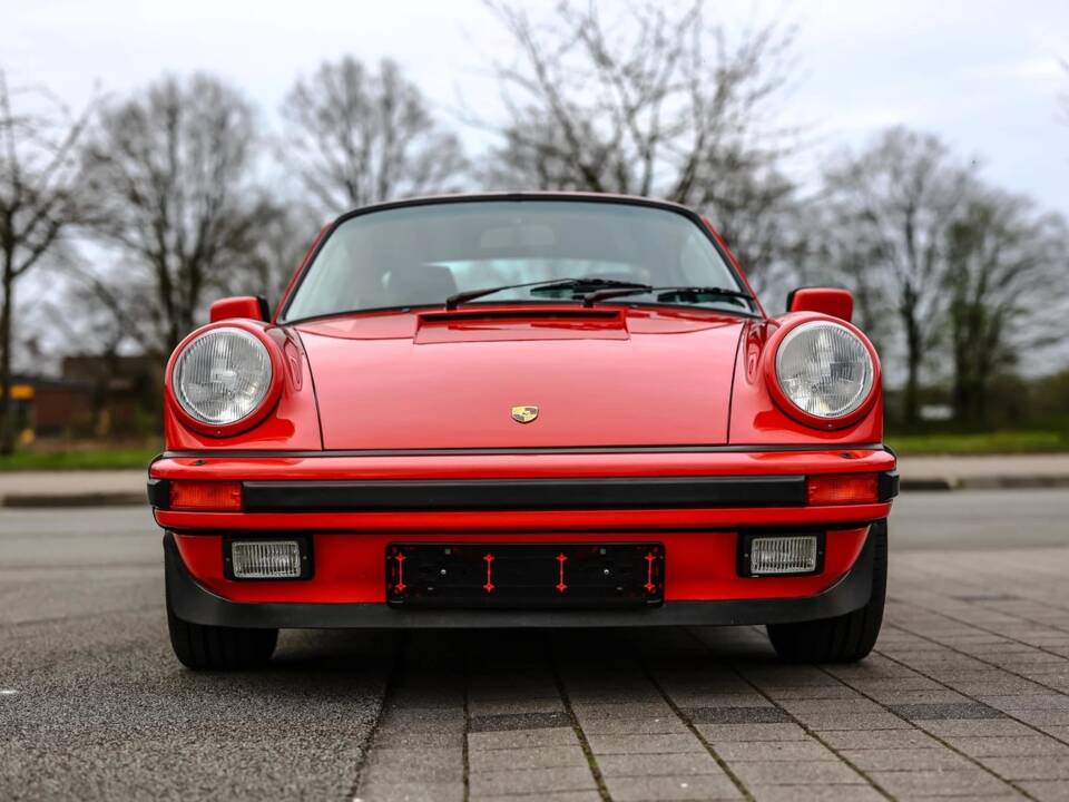 Image 3/12 of Porsche 911 Carrera 3.2 (1987)