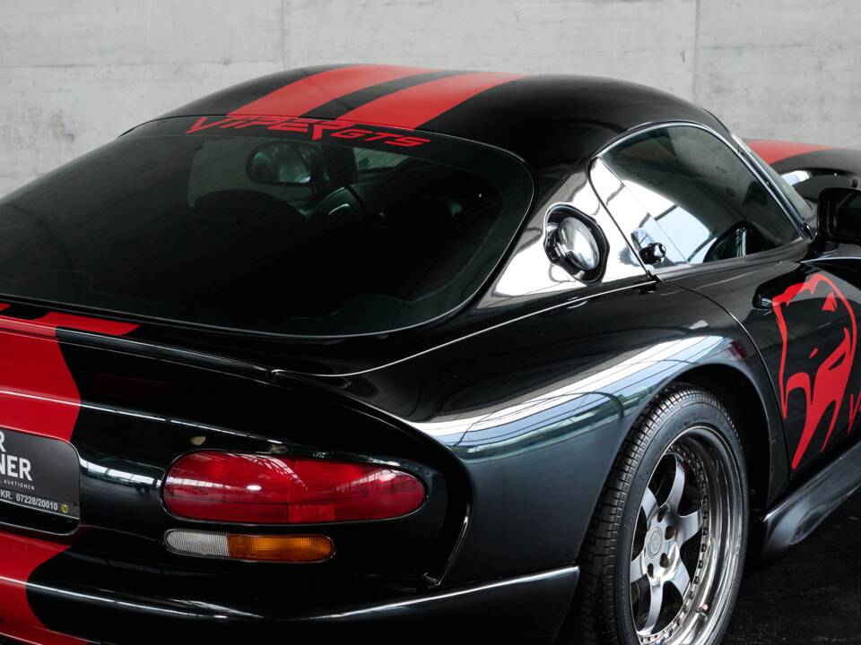 Image 39/50 of Dodge Viper GTS (2005)