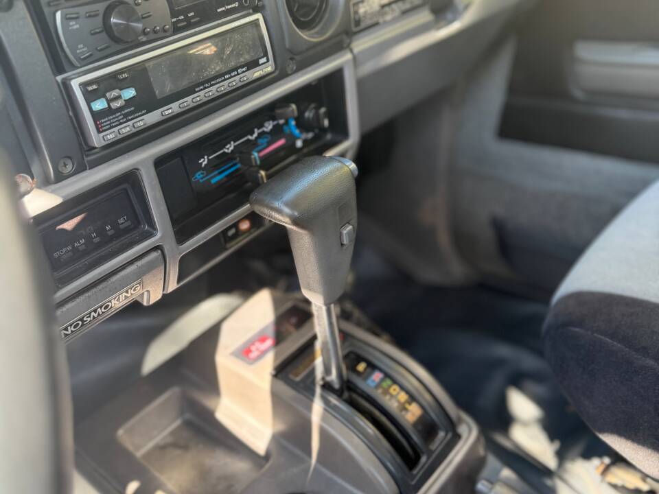 Imagen 9/12 de Toyota Land Cruiser LJ 78 (1990)