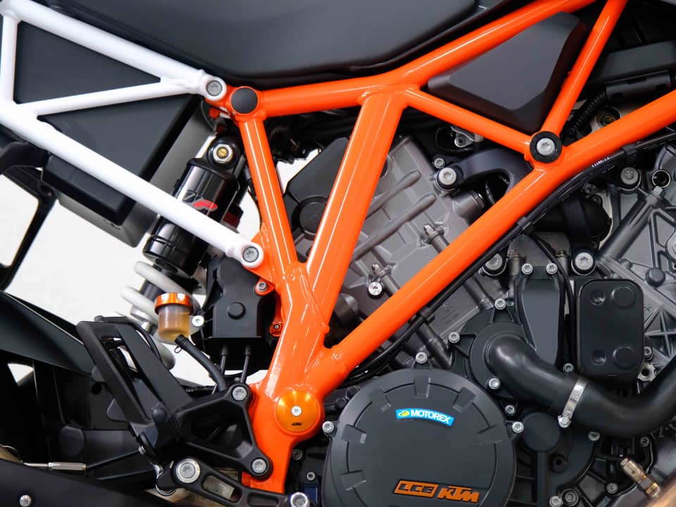 Image 15/83 of KTM 1290 Super Duke R (2018)