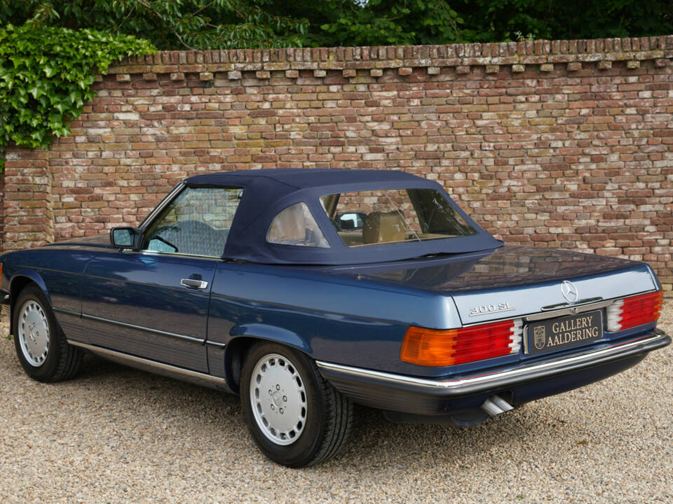 Immagine 2/50 di Mercedes-Benz 300 SL (1986)