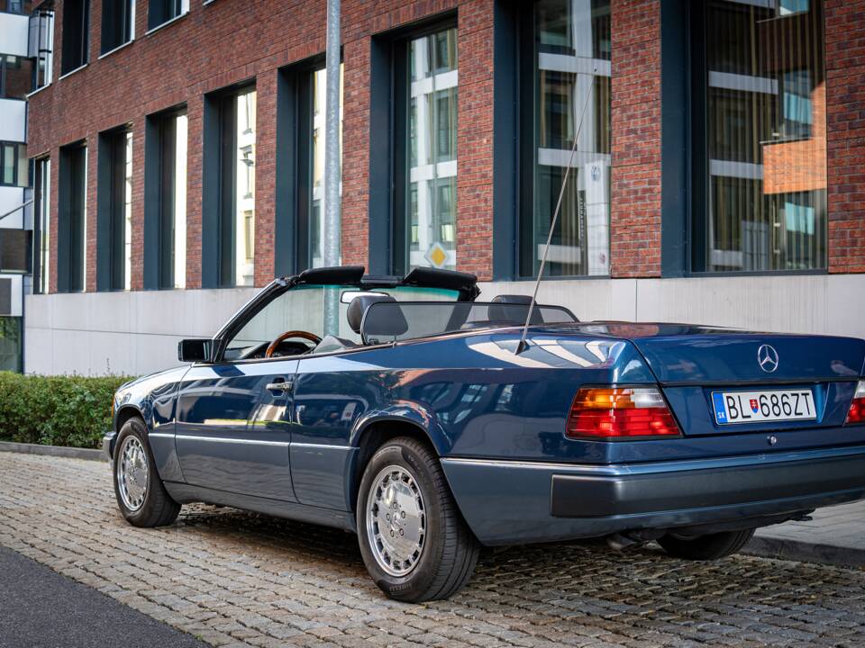 Obraz 13/50 pojazdu Mercedes-Benz 300 CE-24 (1992)