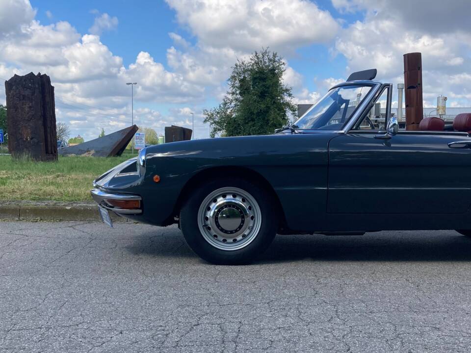 Immagine 3/9 di Alfa Romeo 1750 Spider (1970)