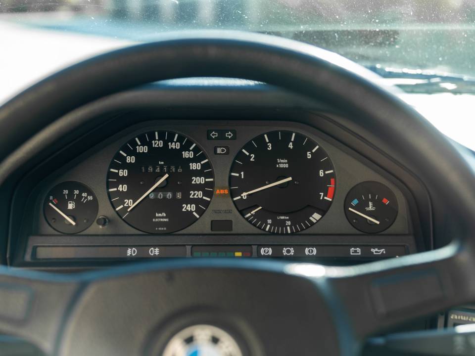 Imagen 24/43 de BMW 325i (1986)