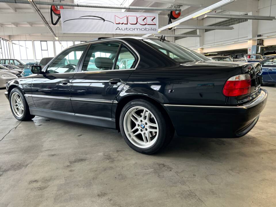 Immagine 7/48 di BMW 740i (2001)