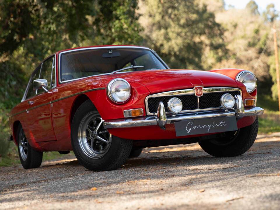 Image 3/77 of MG MGB GT (1972)