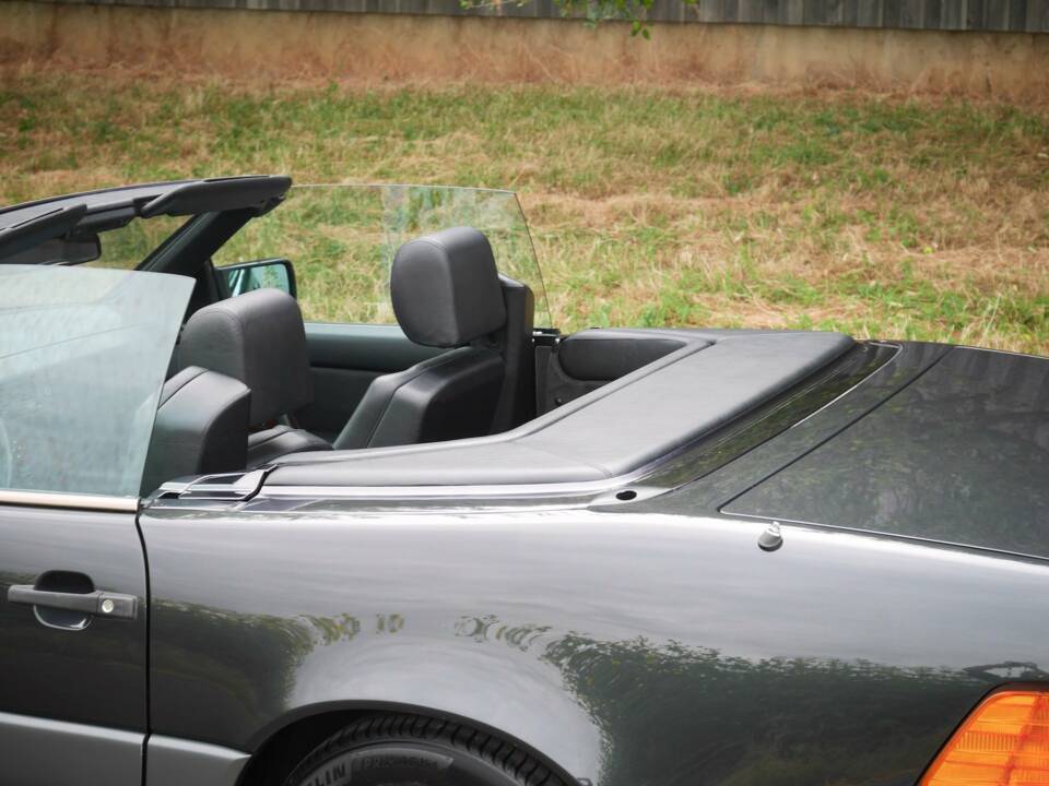 Immagine 23/47 di Mercedes-Benz 500 SL (1900)