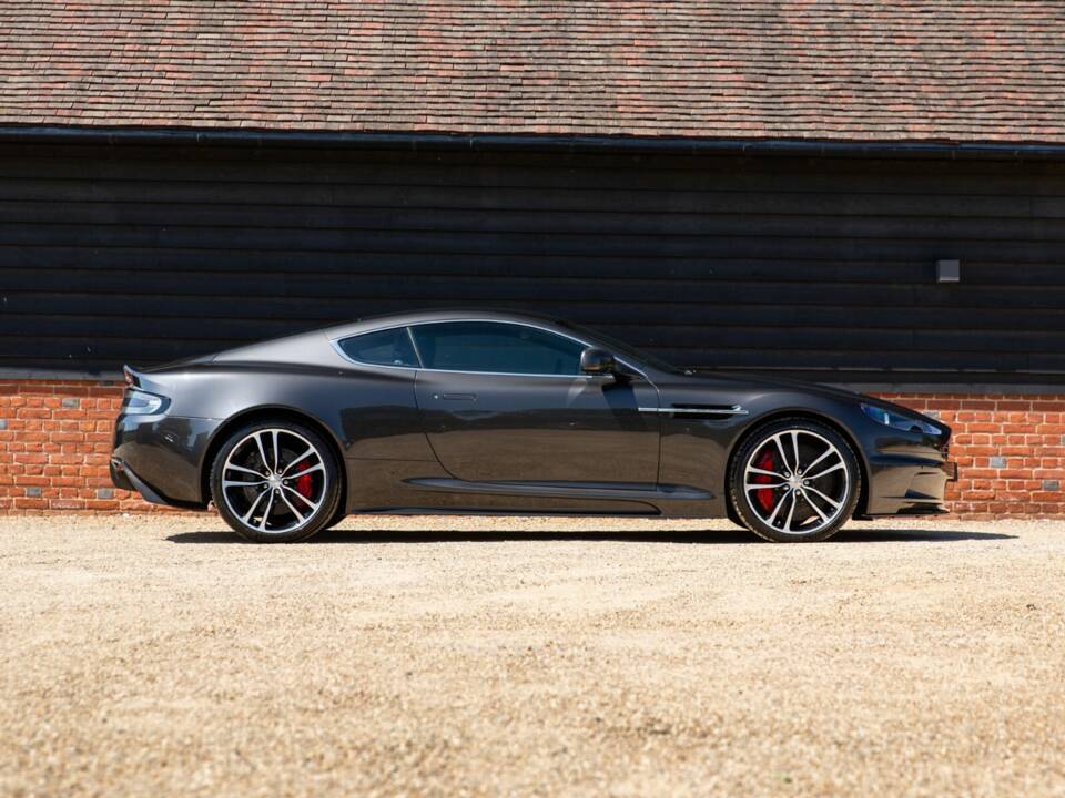 Image 2/50 of Aston Martin DBS (2012)