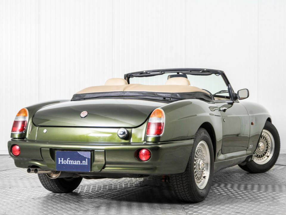 Image 42/50 of MG RV8 (1991)