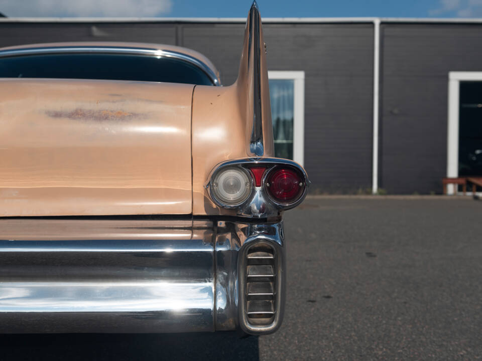 Image 56/141 de Cadillac 62 Sedan DeVille (1958)