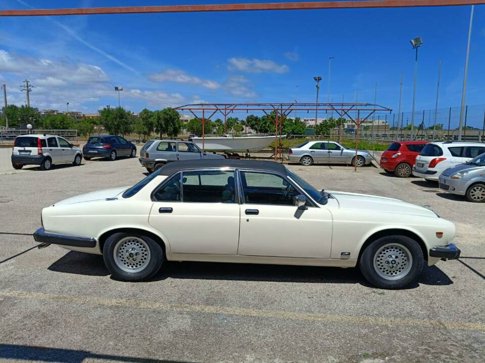 Image 18/50 of Jaguar XJ6 3.2 Sovereign (1983)