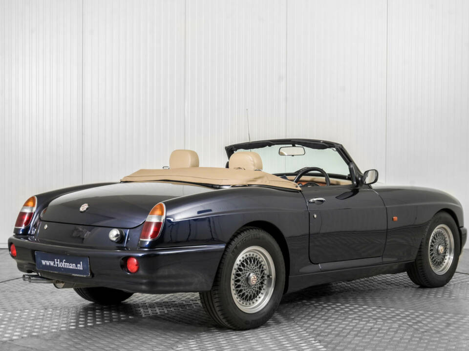 Bild 2/50 von MG RV8 (1993)