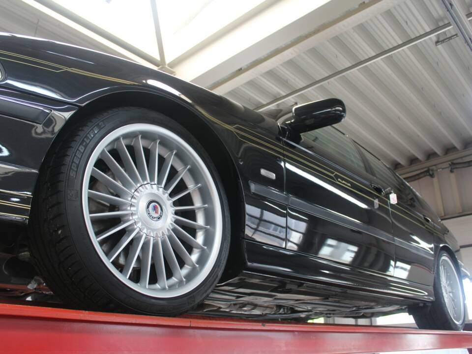 Immagine 6/50 di ALPINA B10 V8 Touring (1998)