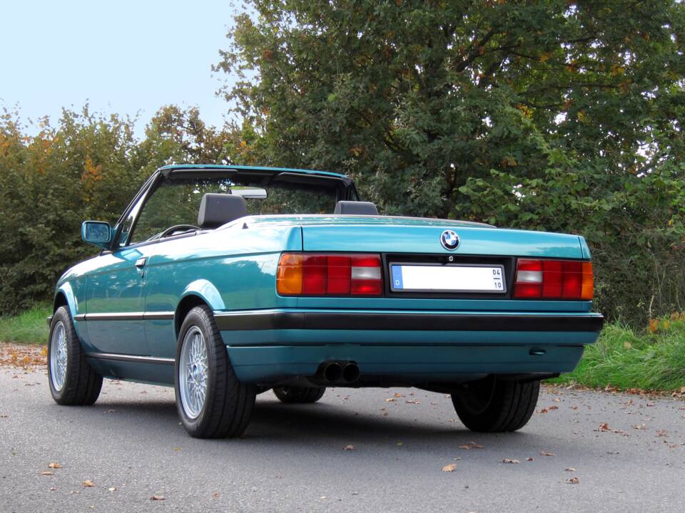 Immagine 2/21 di BMW 318i (1991)