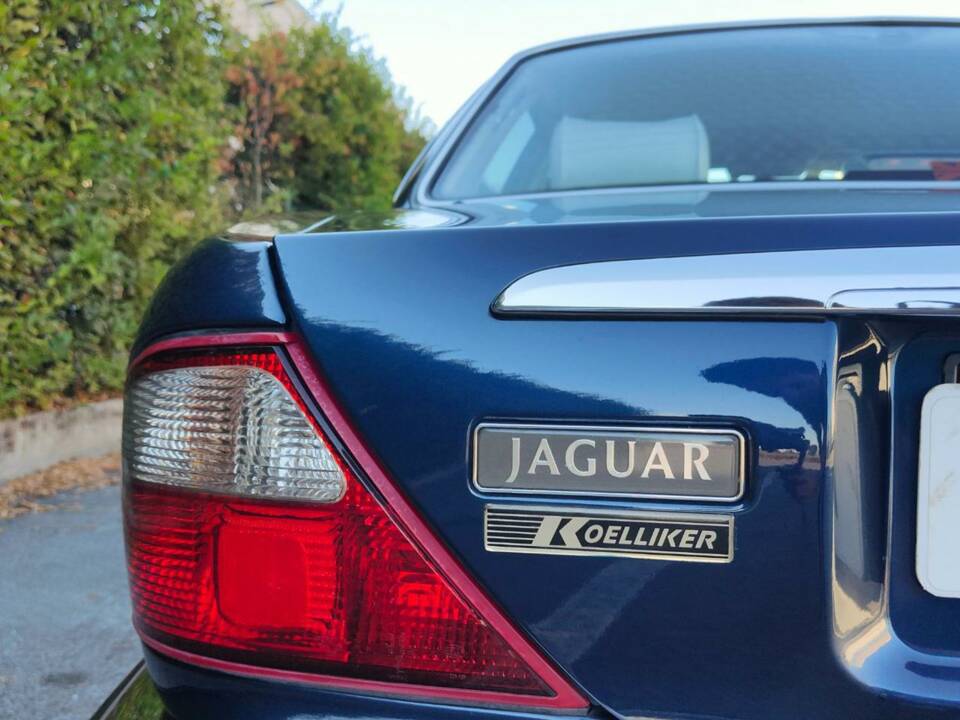 Image 22/30 de Jaguar XJ 8 4.0 Executive (1998)