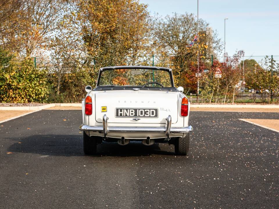Image 22/42 of Triumph TR 4A (1966)