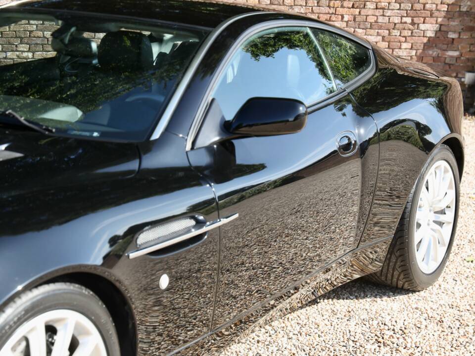 Image 38/50 of Aston Martin V12 Vanquish (2002)