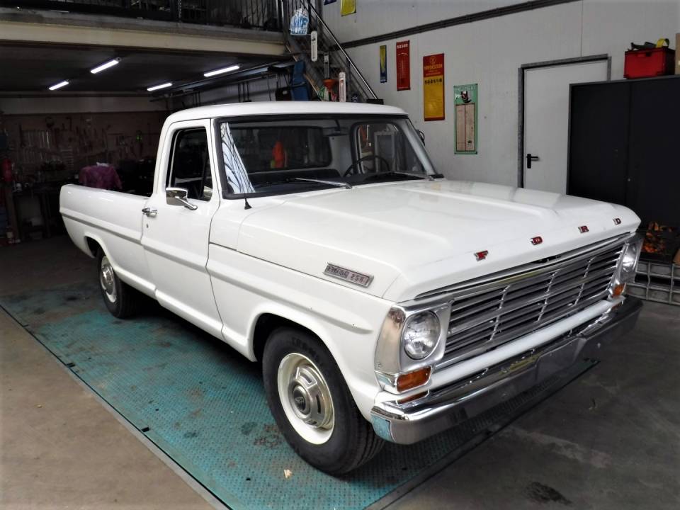 Image 24/50 of Ford F-250 (1967)