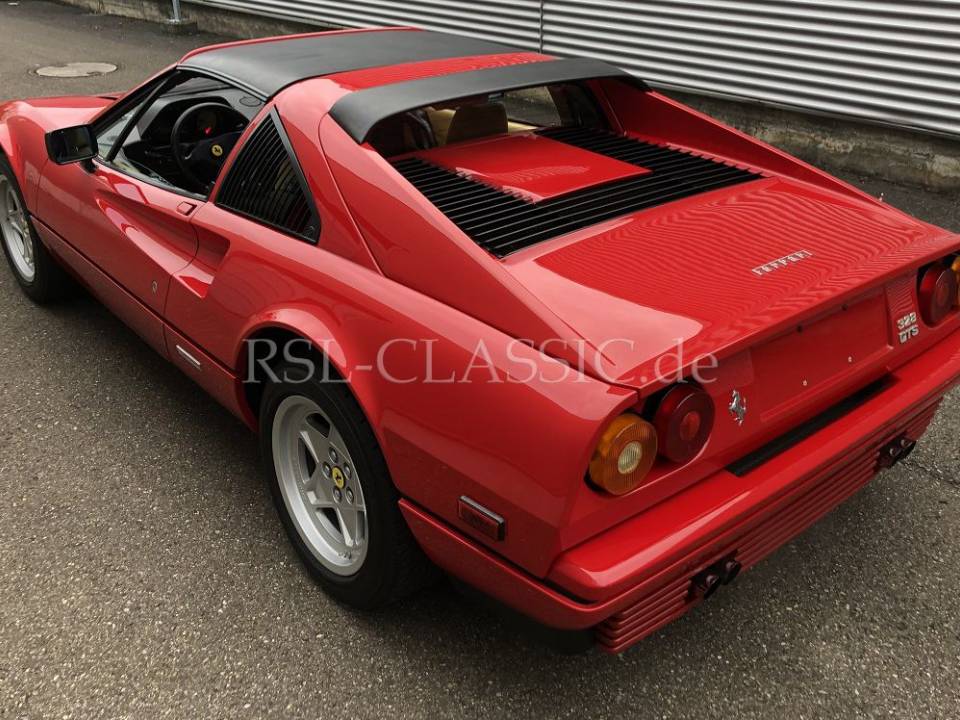 Bild 3/30 von Ferrari 328 GTS (1986)