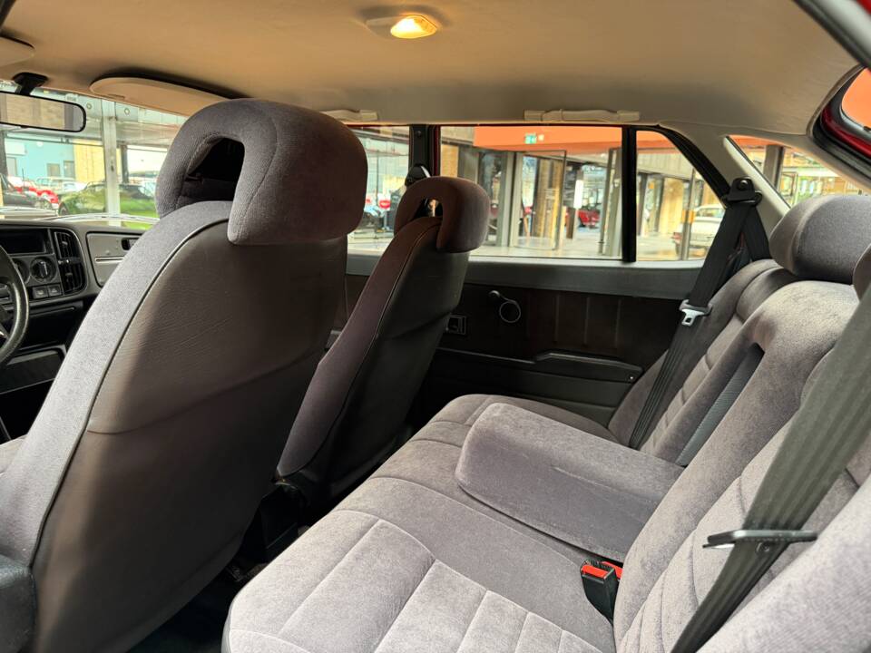 Image 23/42 of Saab 900 2.0i 16V (1991)