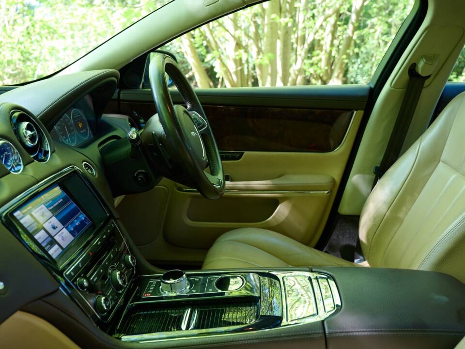 Image 4/50 of Jaguar XJ 5.0 (2012)