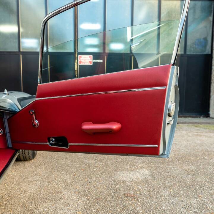 Bild 45/50 von Jaguar E-Type V12 (2+2) (1971)