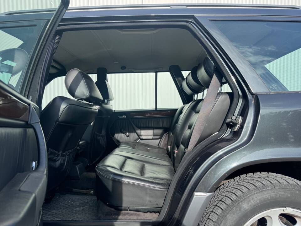 Image 9/29 of Mercedes-Benz 300 TE (1989)